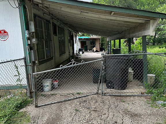 3rd image of 1140 BRUNSWICK BLVD