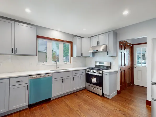 21 3rd St #2, Medford, MA 02155