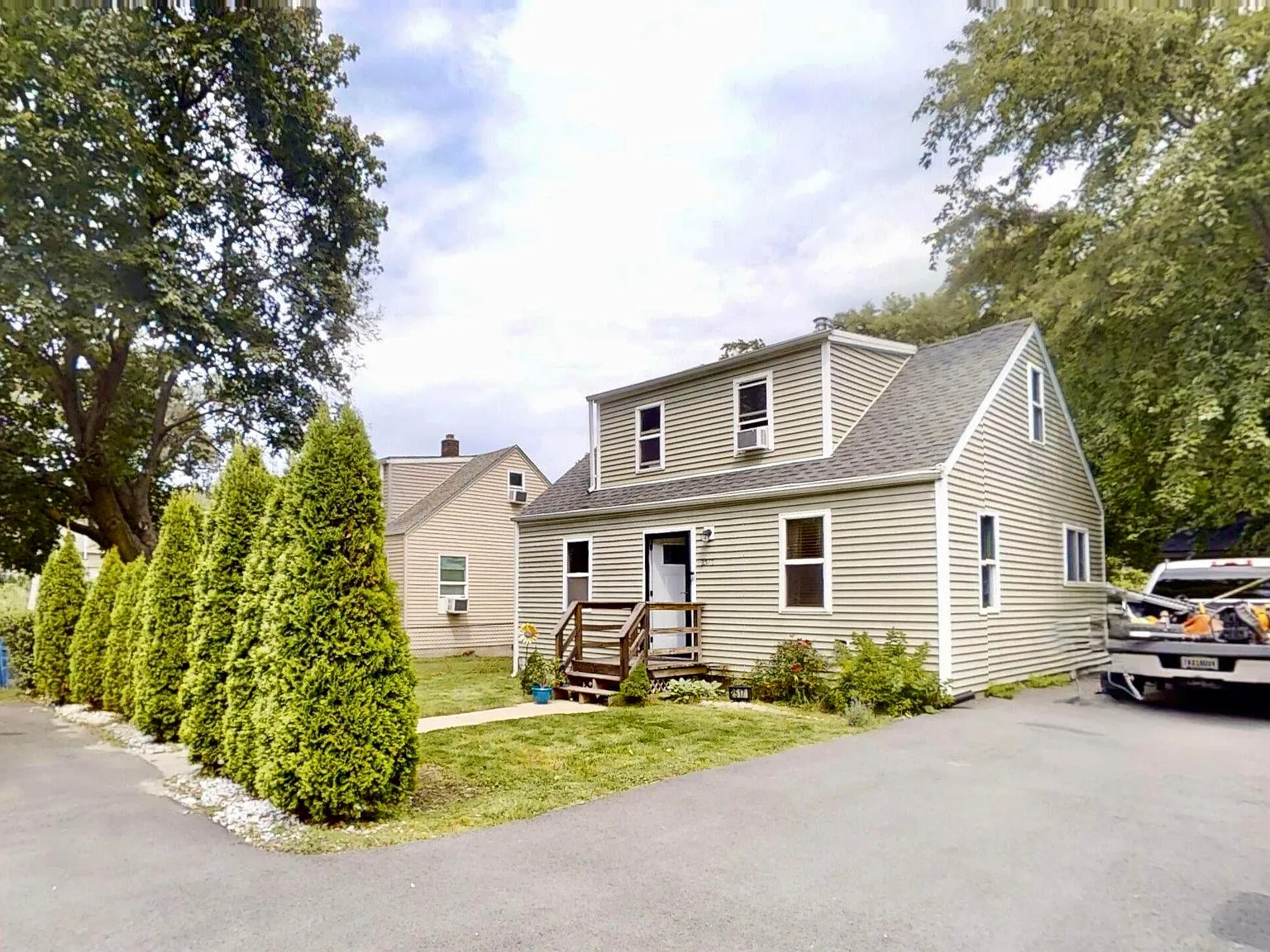 3 bed, 884 sqft, $1,600 — Photo 1