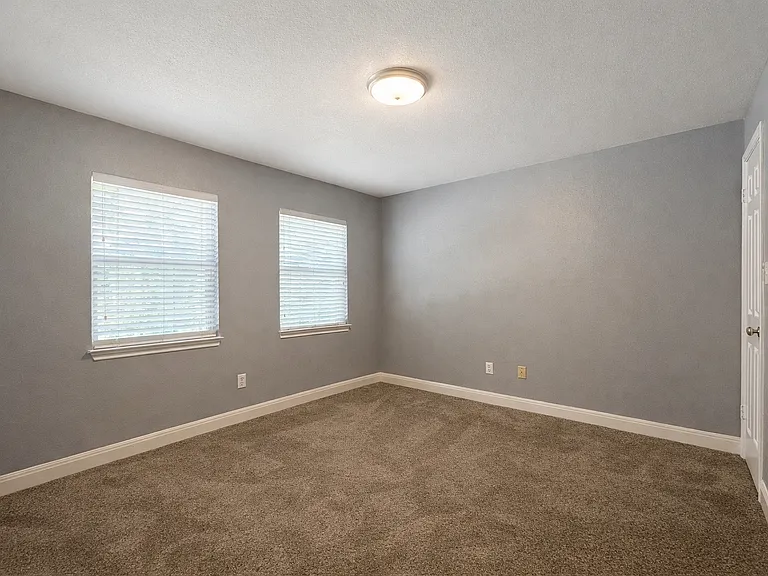 3208 Hampton Rd — Photo 15
