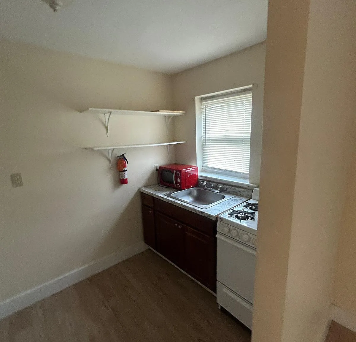 1 bed, 900 sqft, $1,200 — Photo 4