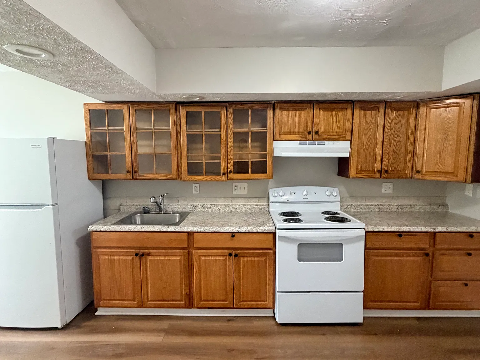 3 bed, 1.5 bath, $1,700 — Photo 3