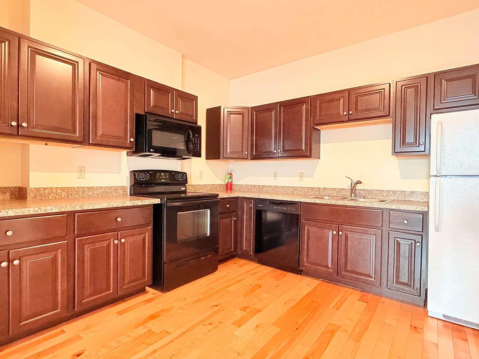 2 bed, $2,300 — Photo 1