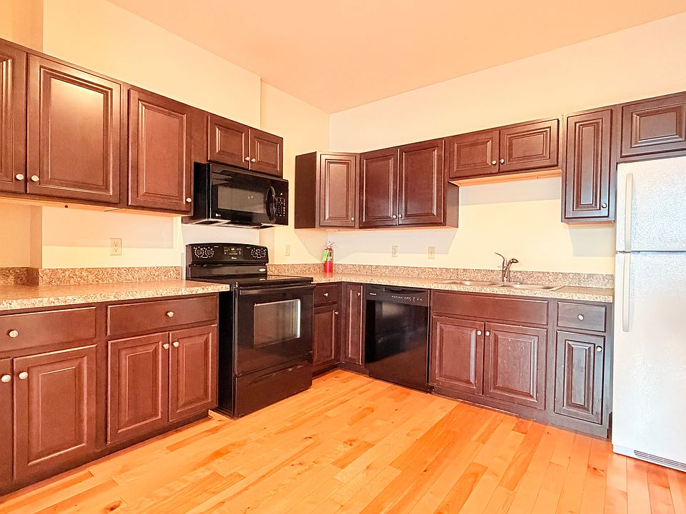1st image of 191 College St #208