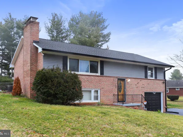 10531 Peachtree Ln, Williamsport, MD 21795