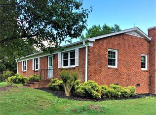 2011 Kivett Dr, Greensboro, NC 27406