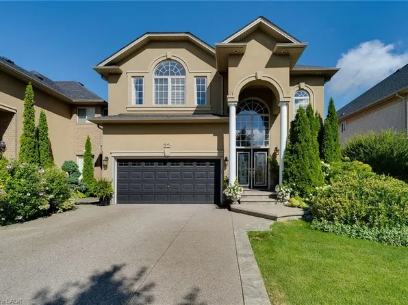 32 Chambers Dr, Hamilton, ON L9K 0A4