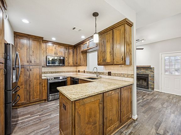 4th image of 6814 Dolphin Cir