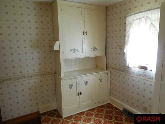 5th image of 32429 Grogan Dr