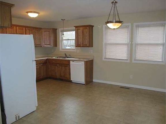 2nd image of 3079 Elaine Ave