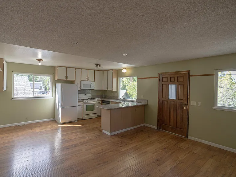 26425 Lake Forest Dr — Photo 7