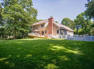 655 Eagle Nest Ct, Laurel, NY 11948