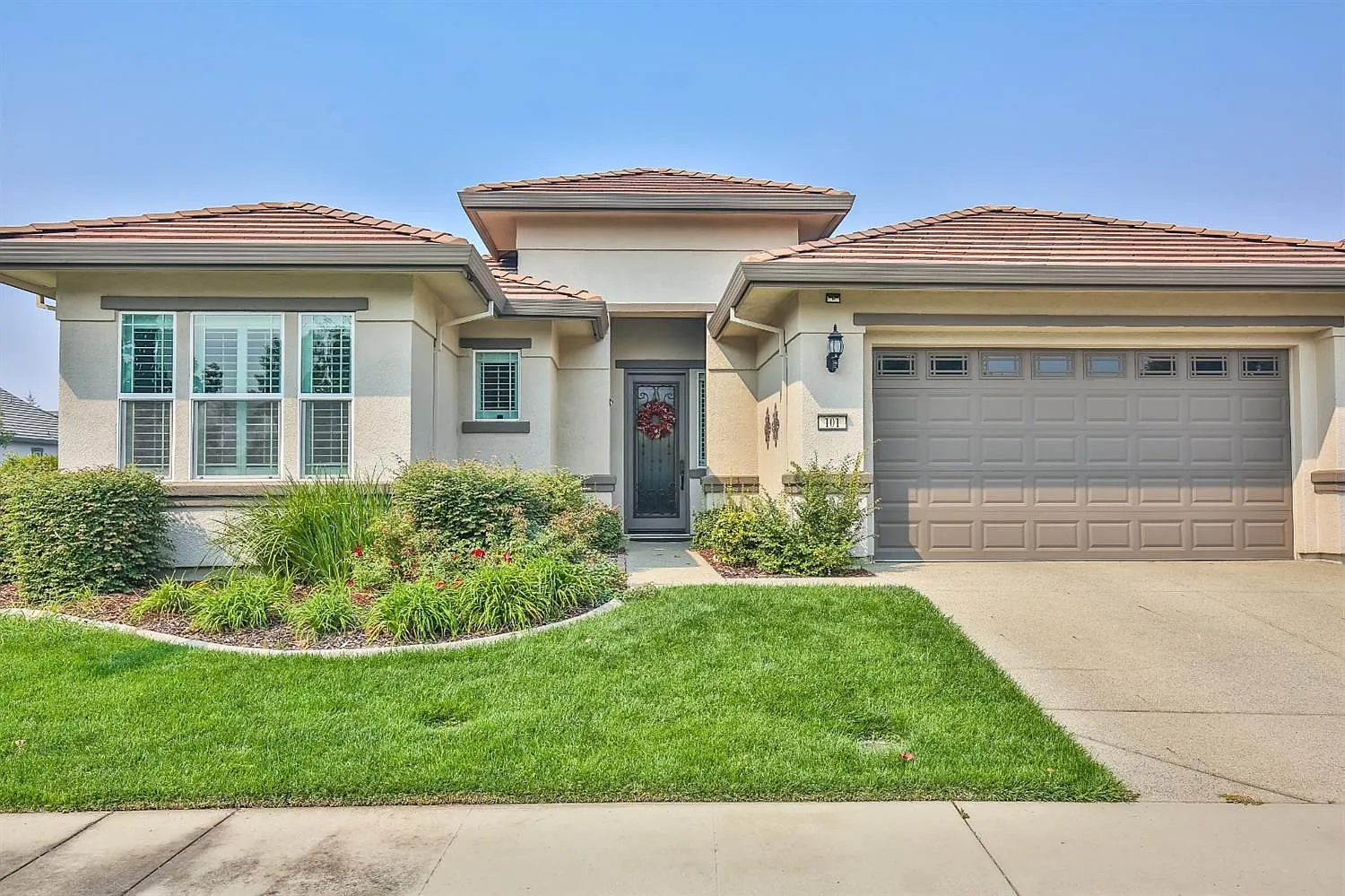 101 Cove Ct photo 1