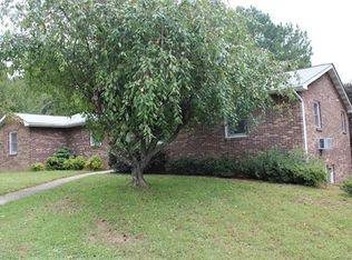 114 Falling Waters Rd APT 1, Hendersonville, NC 28792