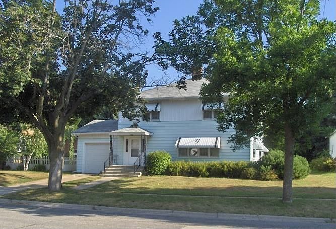 2nd image of 212 3rd Ave