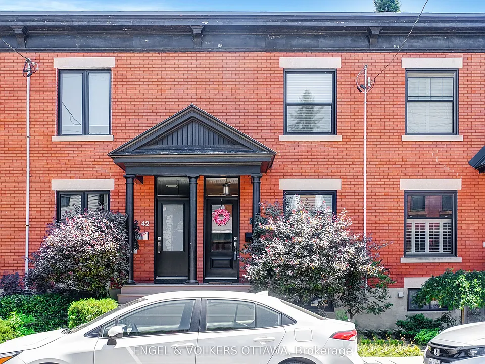 44 Newton St
