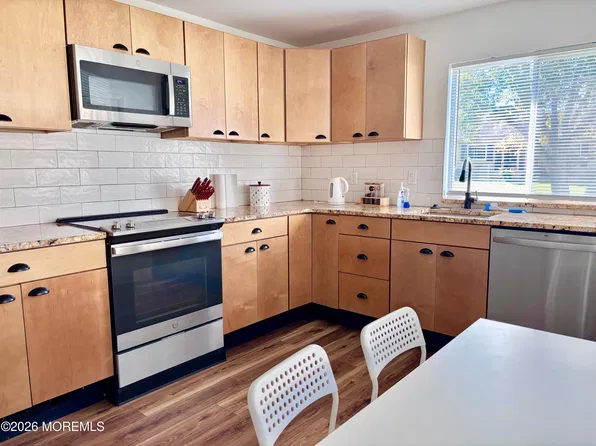 945B Liverpool Cir, Manchester, NJ 08759