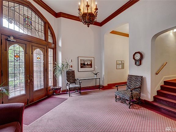 3rd image of 5810 Cowen Pl NE APT 206