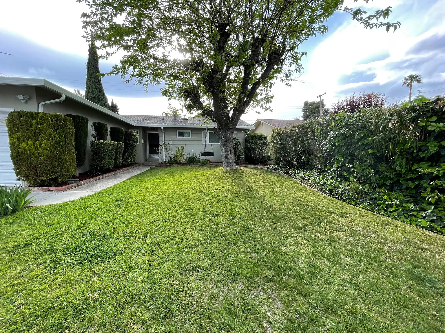 3 bed, 1084 sqft, $4,365 — Photo 1
