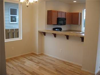 4th image of 929 Ebbetts Dr SW