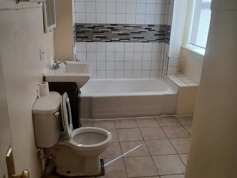 1409 E 68th St #1E — Photo 15