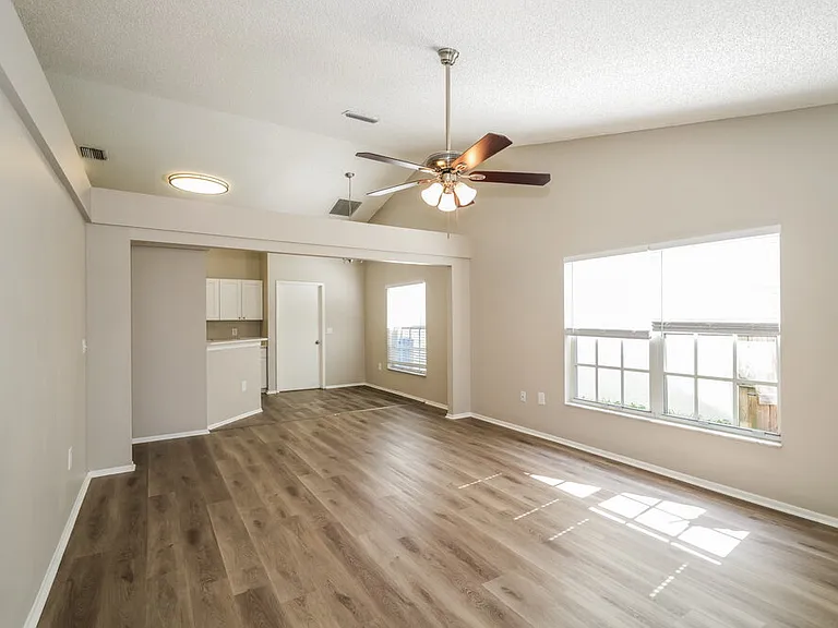 1434 Lakehurst Way — Photo 9
