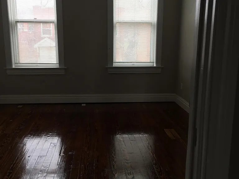 Bedroom 1 entry