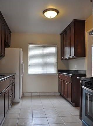 5th image of 20834 Hathaway Ave
