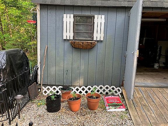 4th image of 759 N Main Rd