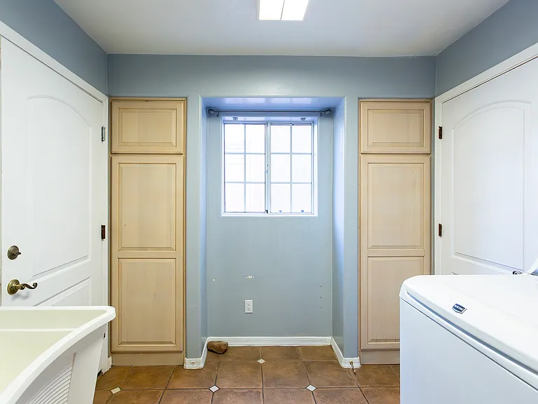 414 Bury Ct — Photo 31