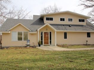 6621 Golden Ridge Dr, Eden Prairie, MN 55344