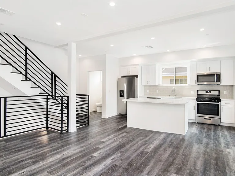 Brand New 3Bed/3.5 Bath Townhouse Available Now! — Photo 1