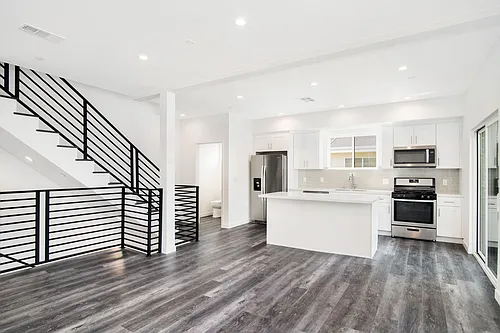 Brand New 3Bed/3.5 Bath Townhouse Available Now! Photo 1