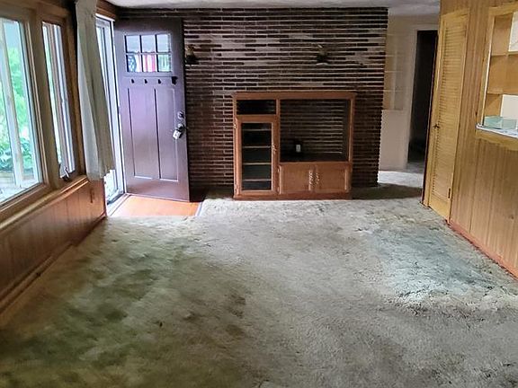 5th image of 2325 Woodville Pike