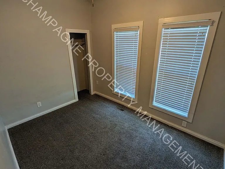2523 Charlotte St — Photo 9