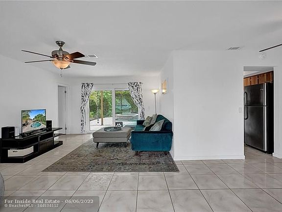 4th image of 11901 NW 33rd St
