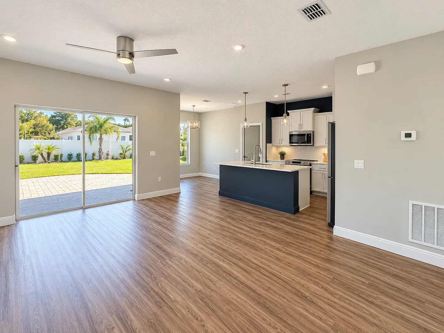 3 bed, 1555 sqft, $2,500 — Photo 4