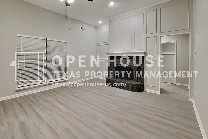 1052 Fairview Dr — Photo 4