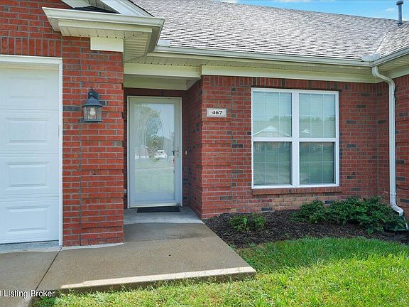 3rd image of 467 Woodlake Dr