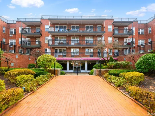 30 Stoner Avenue #1S, Great Neck, NY 11021