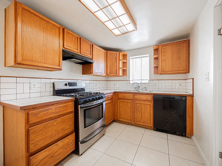 2830 E Sheridan St — Photo 9