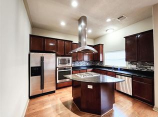 910 McKinney Park Ln, Houston, TX 77003
