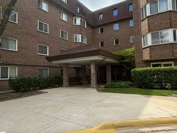220 S Roselle Rd APT 224, Schaumburg, IL 60193