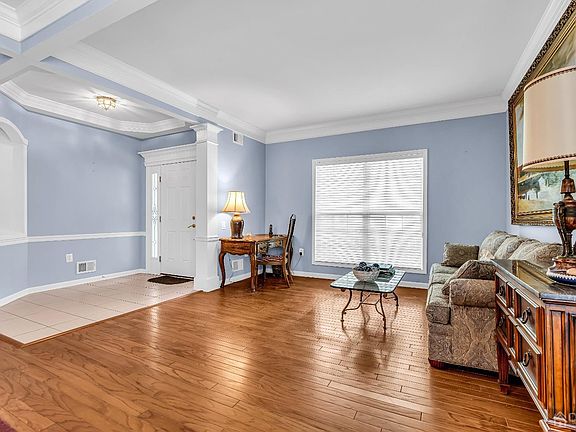 5th image of 340 Biltmore Ln