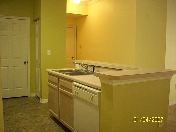 3rd image of 5608 Pinnacle Heights Cir APT 103