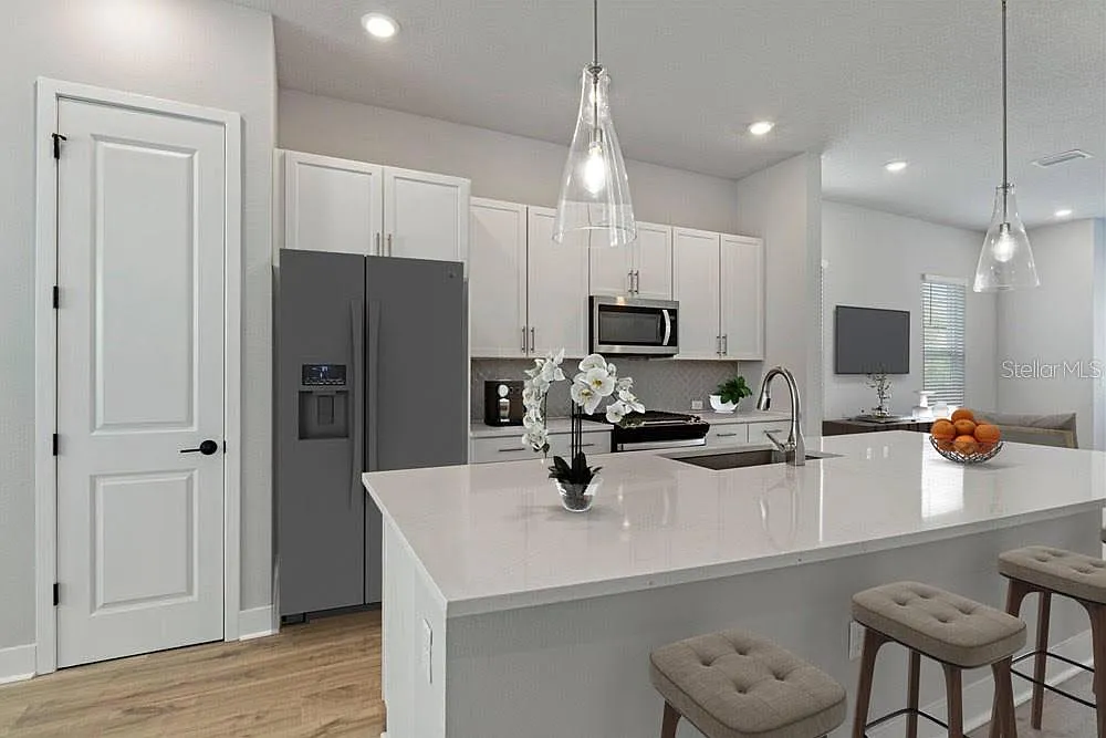 3 bed, 3.5 bath, 1950 sqft, $4,250 — Photo 3
