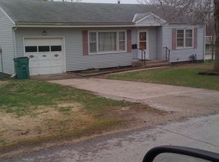 901 Edgevale Ter, Harrisonville, MO 64701