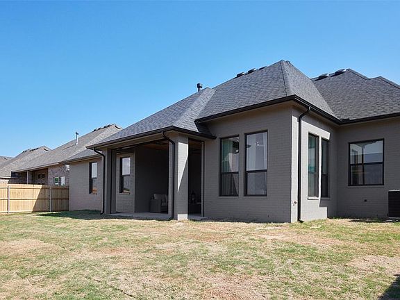 3rd image of 411 Campfire Ln