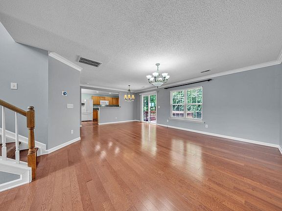 2nd image of 5 Earleigh Ct