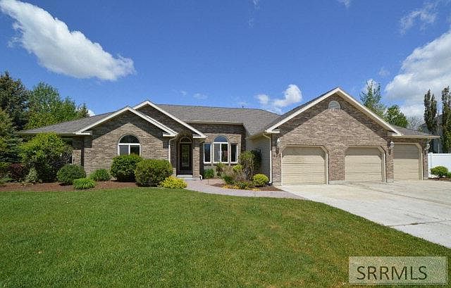 1st image of 439 Cranbrook Ln